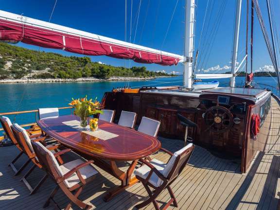NOSTRA VITA - Aft deck