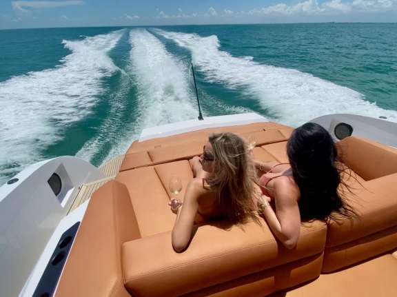 Image of 58 Vanquish yacht #5