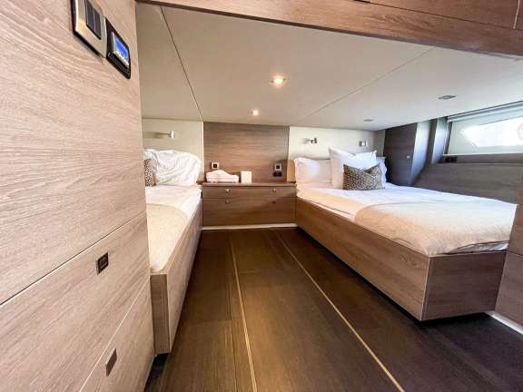 Image of 58 Vanquish yacht #8