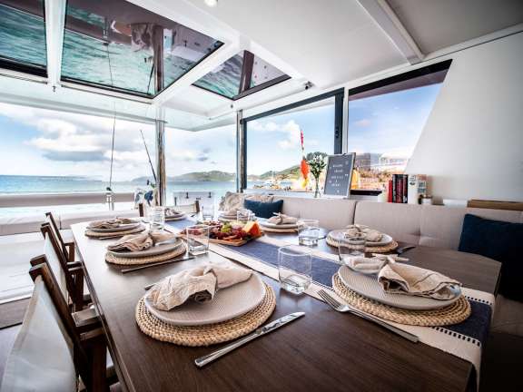 Image of COCKTAILS & DREAMS yacht #4