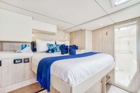 Queen cabin on Deep Blue