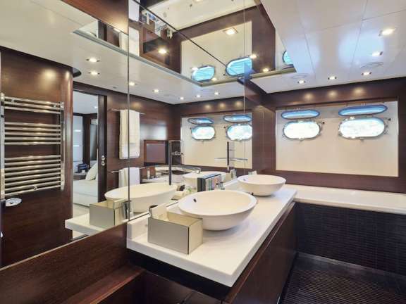 Image of HAKUNA MATATA yacht #7