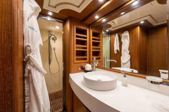 Master Cabin bathroom