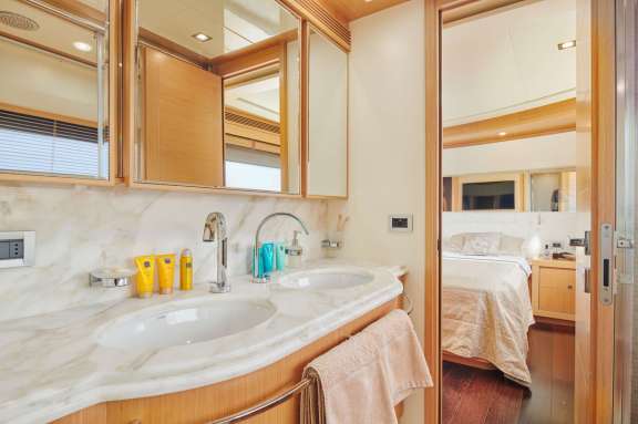 Image of FRIEND’S BOAT yacht #7