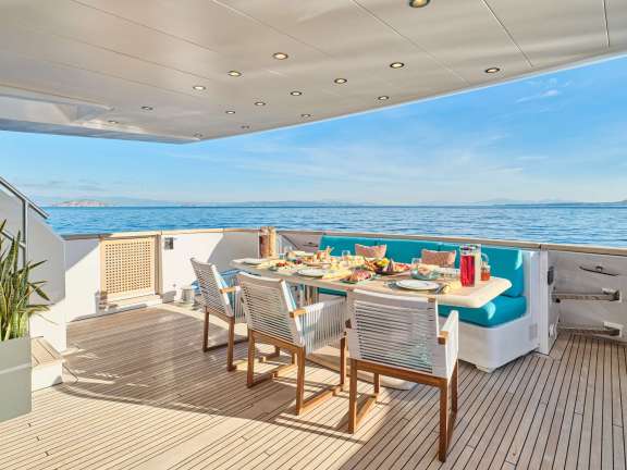 Main Deck Aft Dining Area