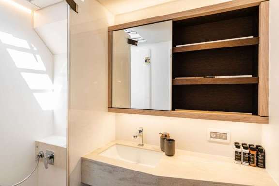 Image of WHITE CAPS yacht #7