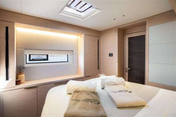 Image of WHITE CAPS yacht #9