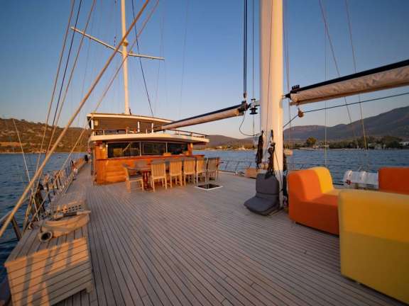 Image of CAUSTIC yacht #19