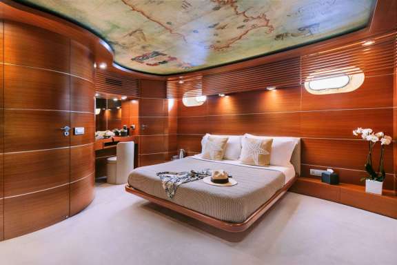 VIP 2 cabin