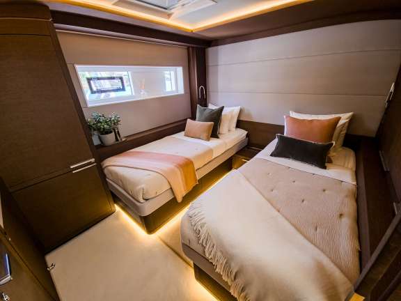 Queen or Twin Cabin (beds combine)