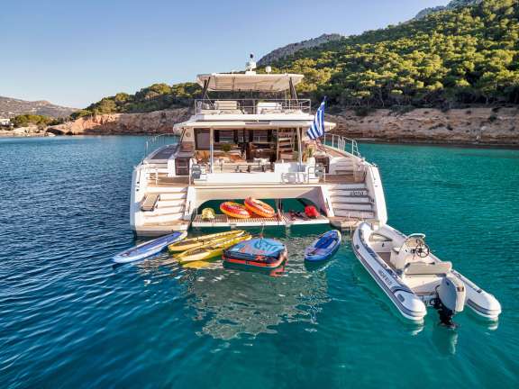 Hydraulic swimming platform