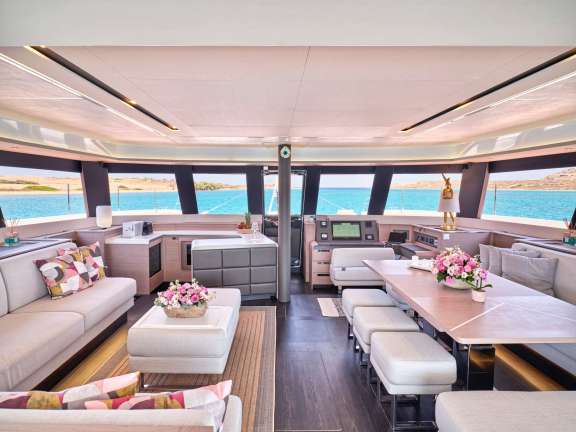 Main saloon and bar area