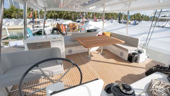 Flybridge (courtesy of Lagoon)