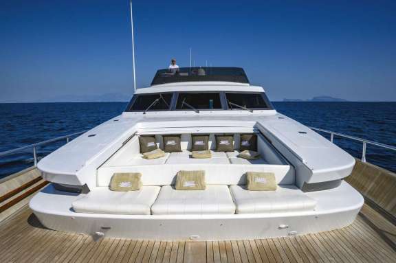 Foredeck sundeck