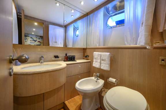 Twin cabin bath