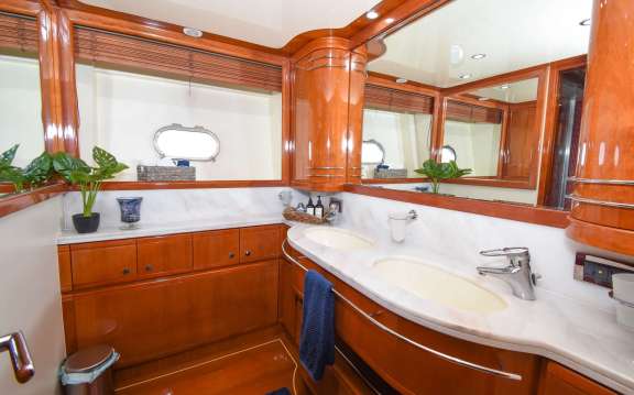 Image of INDULGE II yacht #13