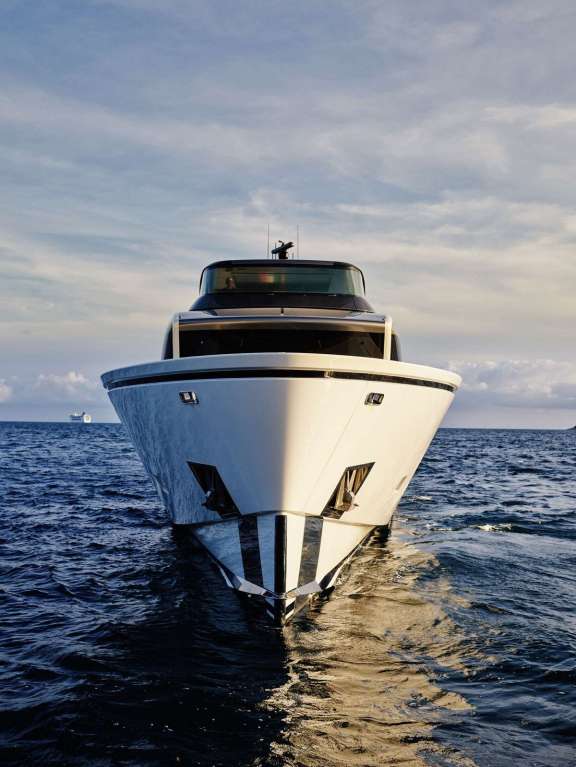 Image of LUAR yacht #14