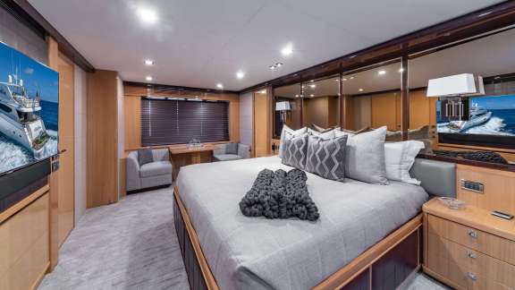 Image of NO CURFEW yacht #6