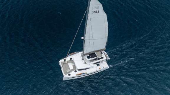 Image of BLUE HORIZON yacht #16