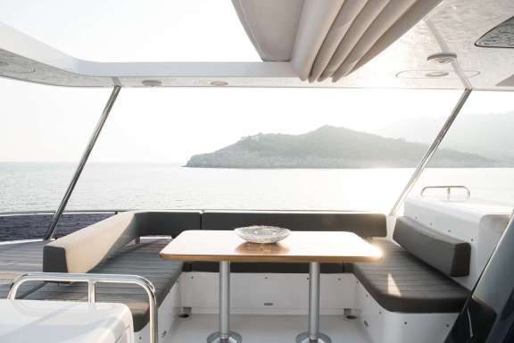 Flybridge Alfresco Dining / Lounge Area