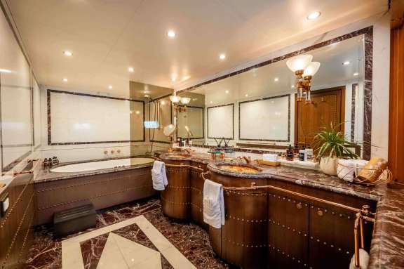 Master cabin en-suite facilities