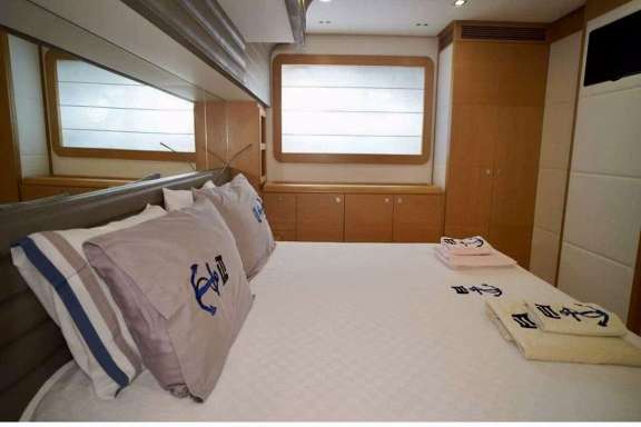 Image of REINE DES COEURS yacht #10