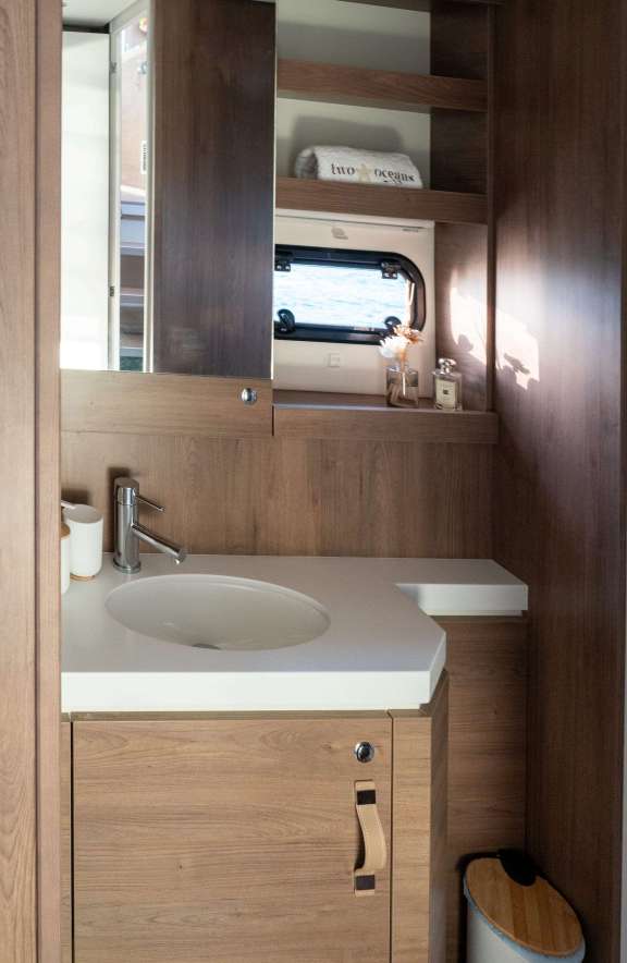 Image of TWO OCEANS yacht #11