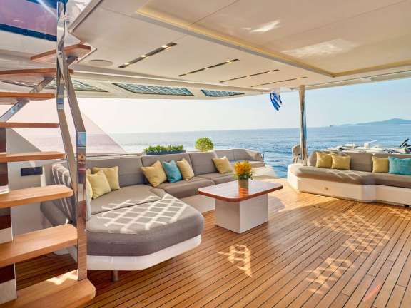 aft deck seating area