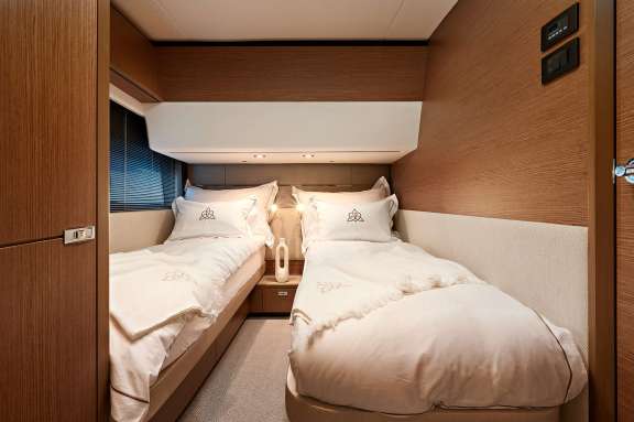 Image of MeSoFa yacht #9