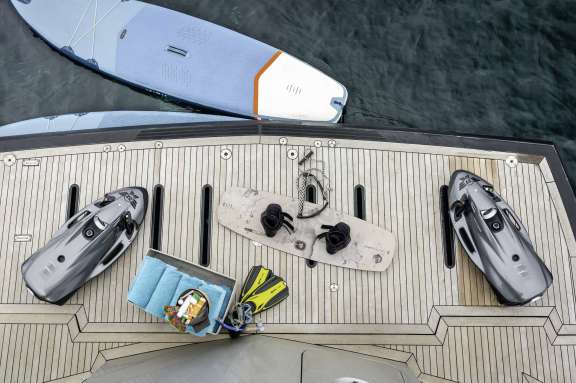 Image of Ammonite yacht #16
