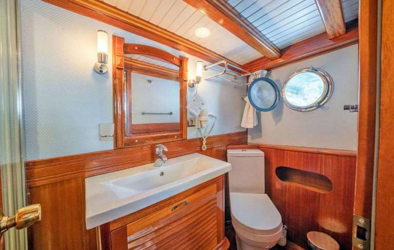 Image of ADMIRAL yacht #9