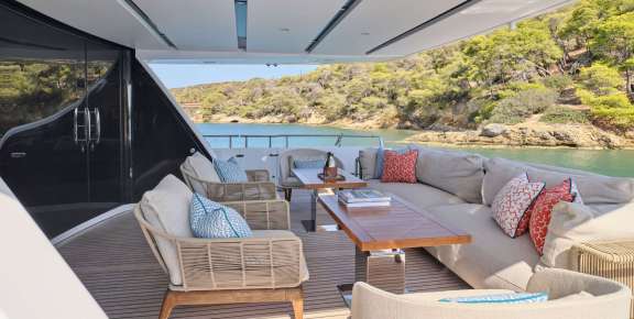 Main Deck Aft Lounge Area