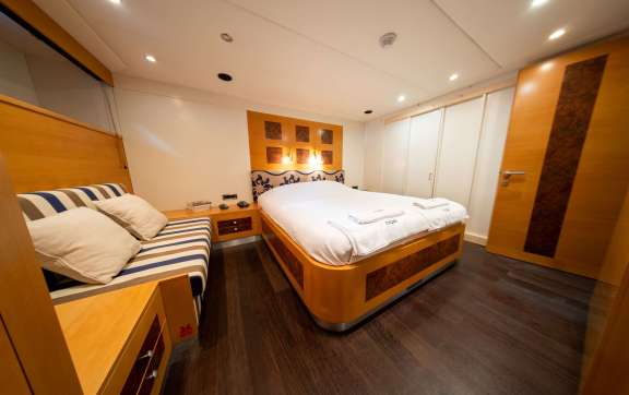 Image of TIGRA yacht #10