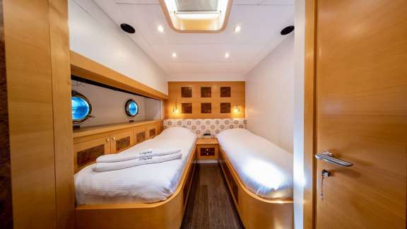 Image of TIGRA yacht #12