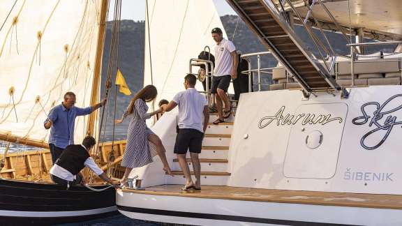 Image of AURUM SKY yacht #12