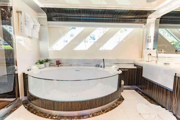 Image of 95 DOMINATOR yacht #7