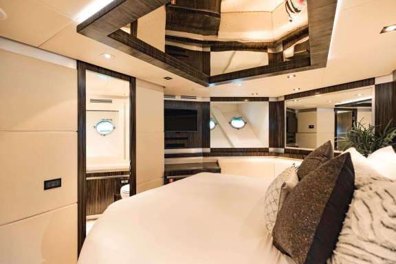 Image of 95 DOMINATOR yacht #8