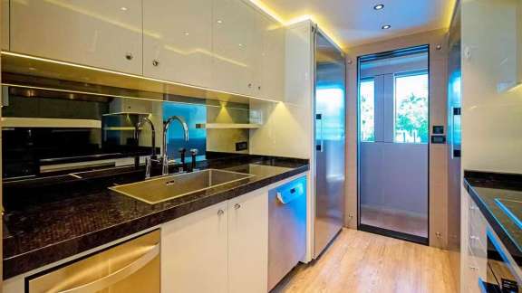 Image of CYRA yacht #13