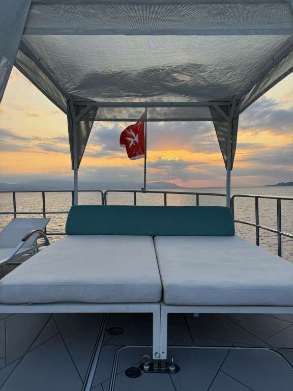 Fly Bridge - relaxing