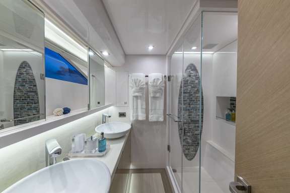 King Primary Stateroom En-Suite