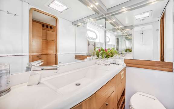 Image of HQ2 yacht #13