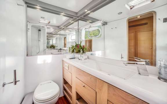 Image of HQ2 yacht #15