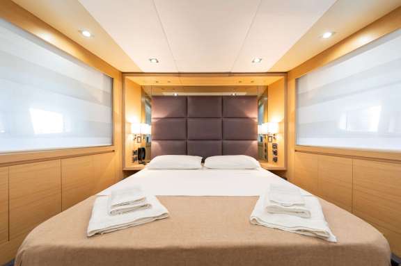 Image of FOREVER ROSANNA yacht #9