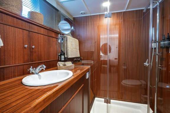 VIP Cabin Bathroom