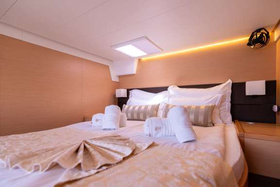 Image of TOPAZ (Lagoon 560 S2) yacht #6