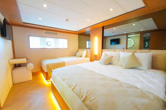 Image of KING OF THE SEA yacht #7