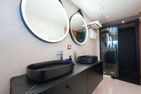 Image of KING OF THE SEA yacht #9