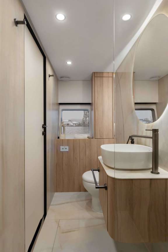 Image of Perfect Moon yacht #10