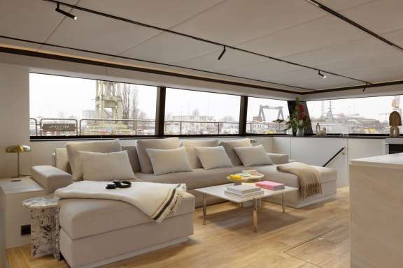 Image of Perfect Moon yacht #4