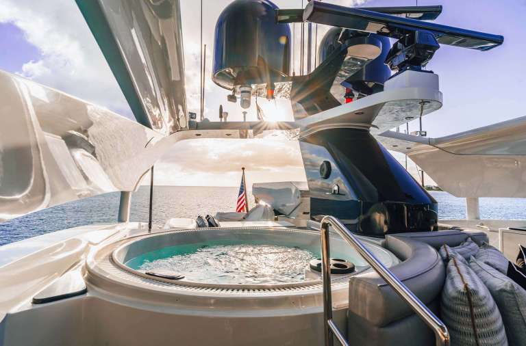 Sundeck Jacuzzi